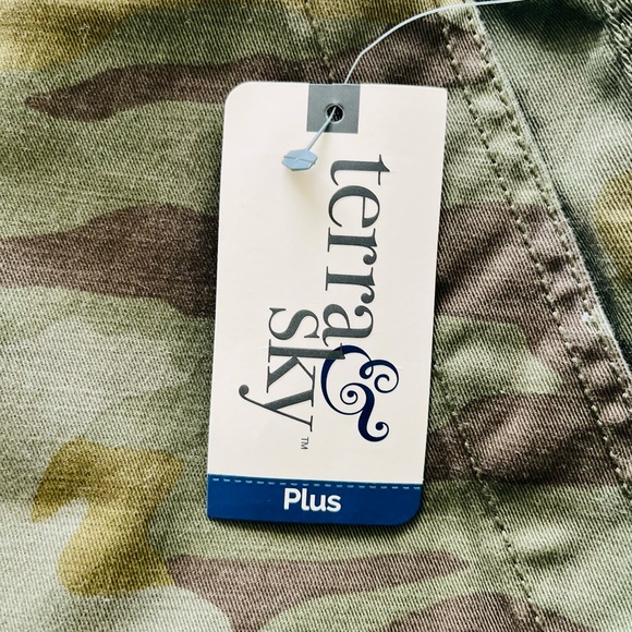 Terra & Sky Women's Plus Size Cargo
Utility Pants - Picture 11 of 13